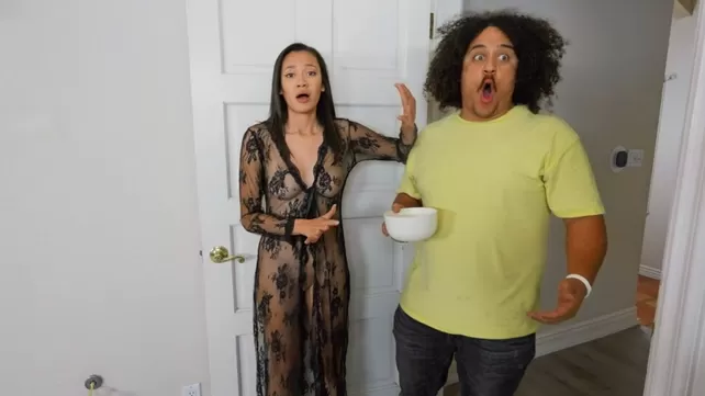 Үйленген көршісі седлает татуированный мүшесі және палится