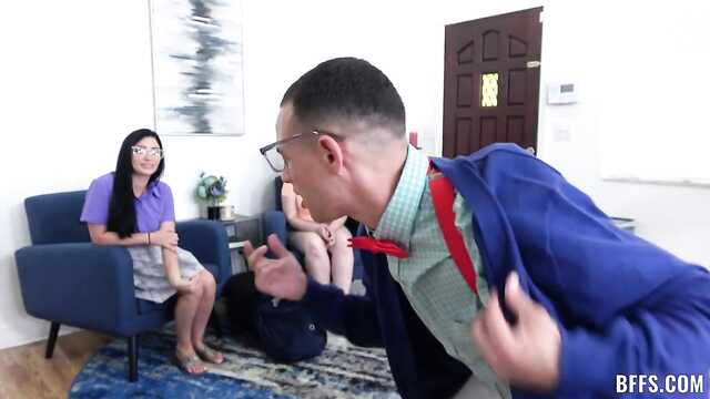 Студенческий тройник для ебаря: жаркий фарт!