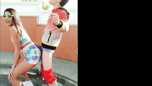 Соседский Секс: Латина Трахается На Улице.