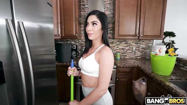 Горничная, которая знает, как удовлетворить!