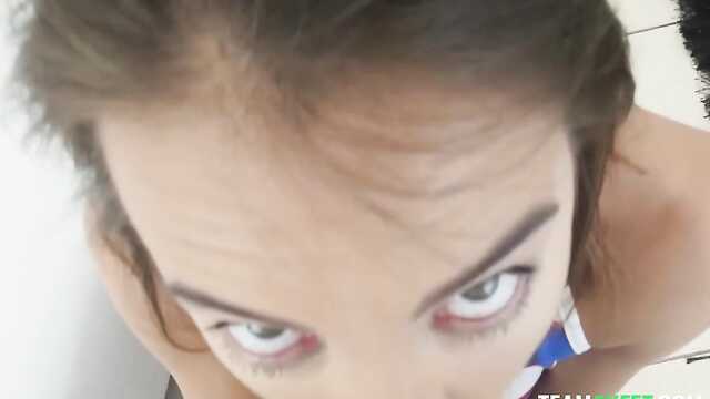 Studentka zakochała się w hydrauliku, a on smaży ją w samochodzie