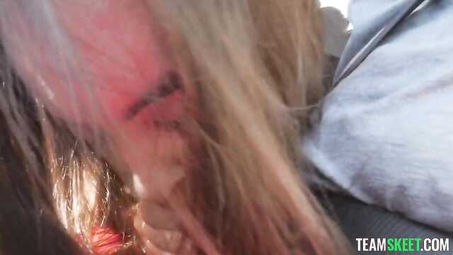 Studentka zakochała się w hydrauliku, a on smaży ją w samochodzie