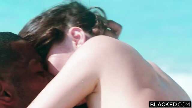 Мечта Отдаться на Тайландском Пляже с Негром.