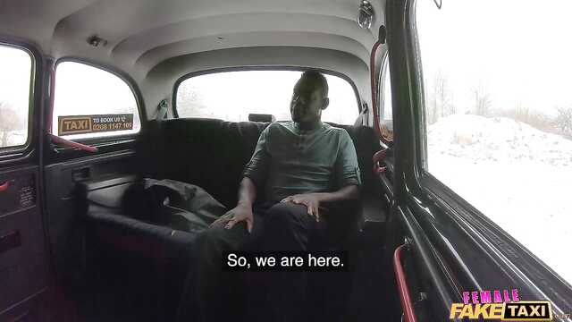 Үлкен жамбастары бар киска Кәрі ененің оргазмы