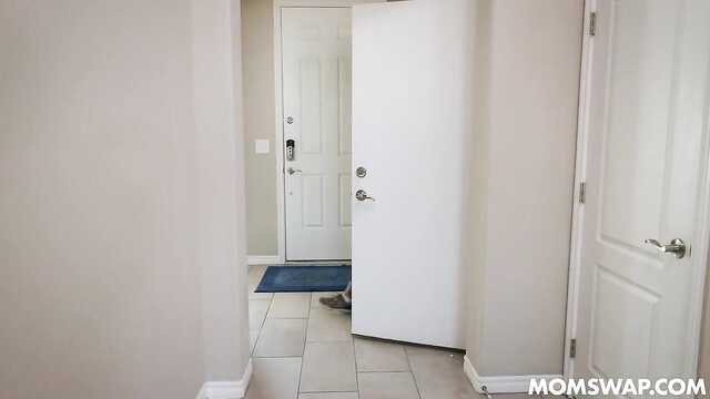 Dojrzałe suki wymienili kochanków do swinger seksu