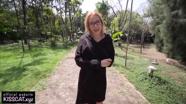 Прогулка по парку с минетом на камеру!