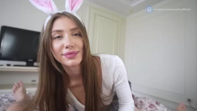 Pretty woman dreams of eating cum, which means she needs to suck