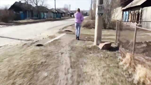 Lekki lodzik na łonie natury dla rosyjskiej puszystej nyashy