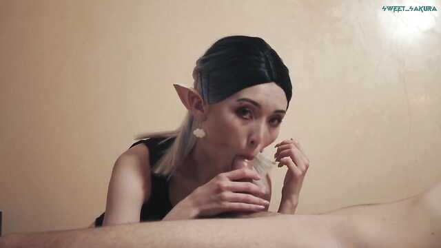 Uszata elfka ćwiczy karmę, ssąc kutasa