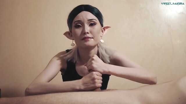 Uszata elfka ćwiczy karmę, ssąc kutasa