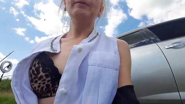 Выводка рыжей на прогулку: отшлепать в тесный задок.