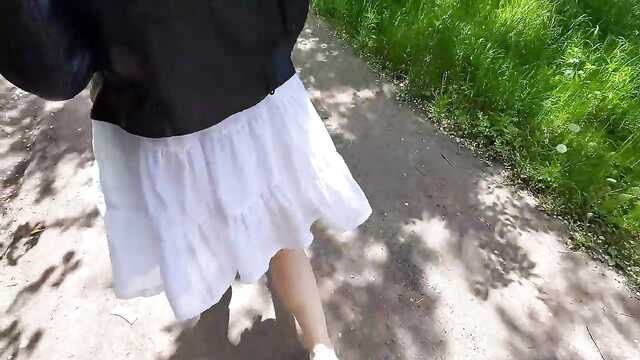 Выводка рыжей на прогулку: отшлепать в тесный задок.