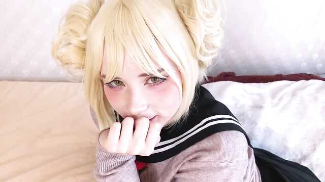 Miłośniczka parodii podstawiła szczeliny do samotyku