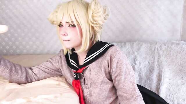 Miłośniczka parodii podstawiła szczeliny do samotyku