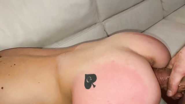 Peludo babe batendo kinky BIX em um ponto apertado