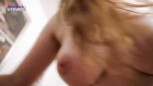 Bardzo soczyste i dojrzałe mamuśki gasi pożądanie pochwy