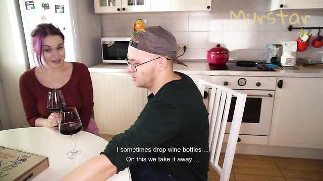 Zgarnęła Wino i zdradziła z pierwszym spotkanym w kuchni