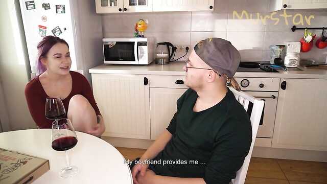 Zgarnęła Wino i zdradziła z pierwszym spotkanym w kuchni