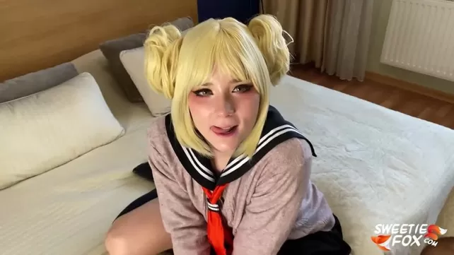 Ela gosta tanto de anime que está pronta para foder em Cosplay