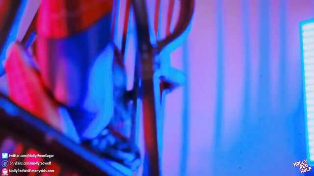 Cosplayers ruivos em traje do Homem-Aranha novamente