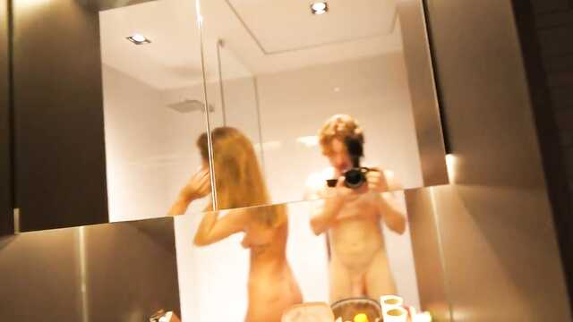 Cutie otworzyła usta do głębokiego ssania na kamery