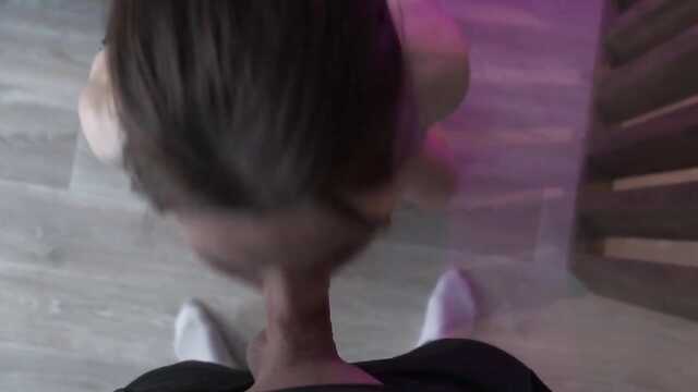 Dziewczyna w erotycznej bieliźnie wystawiła Tyłek do analnego ruchania