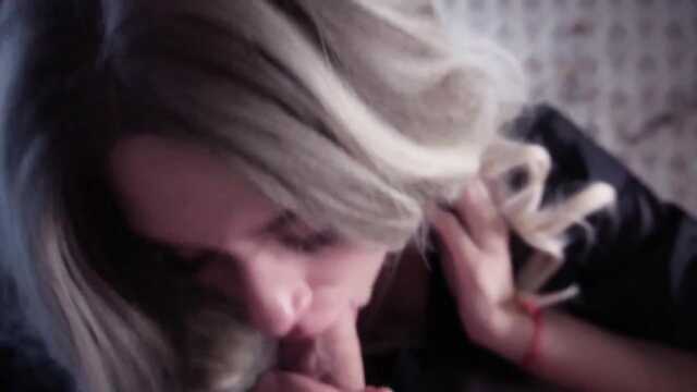 Дружина зняла халатик для пристрасного сексу з чоловічком