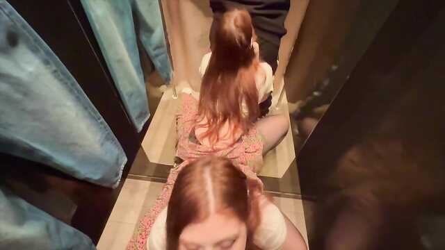 Девушка дарит парню незабываемое удовольствие.