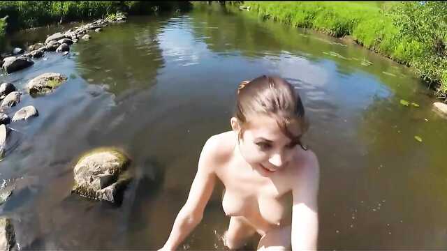 Орыс подружка өзенінің жанында жасайды минет және трахается жігітпен