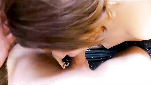 La jeune fille s'est déshabillée et a caressé la bite d'un ami avec ses mains et ses lèvres