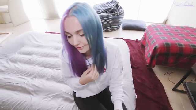 Голубоволосая: Секс и Сперма на Животике