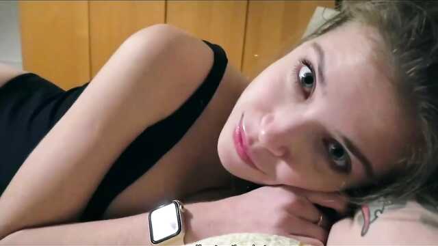 Kasia w combidress zastępuje Ogolone ptaszka do domowego porno