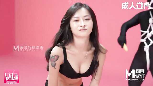 "Gra w kałamarnicę", czyli jak Azjatka woli być związana