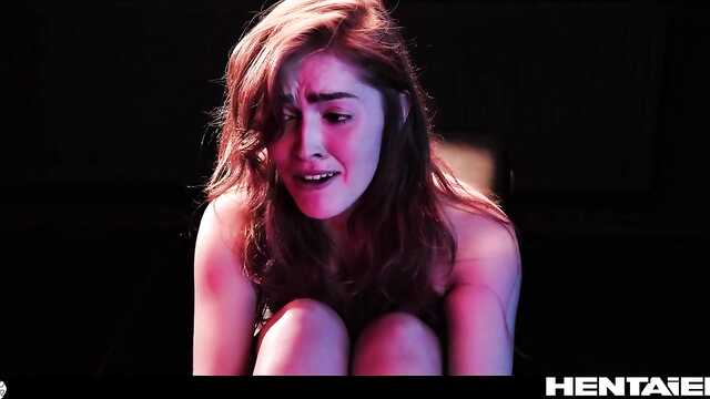 Dziewczyna podczas masturbacji dildo dostaje orgazm