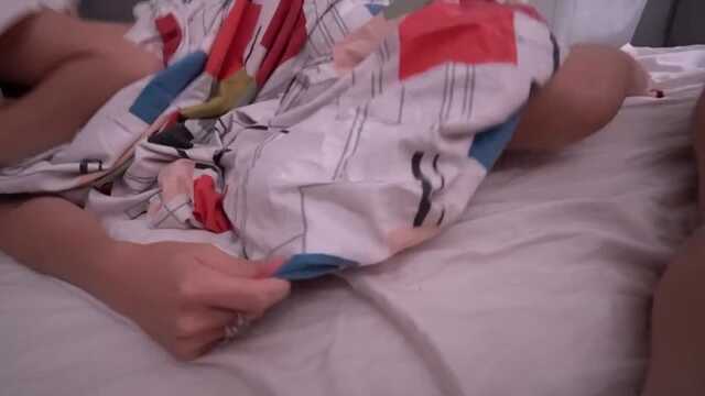 Дрочка мужика: дамочка в черном белье заступила.
