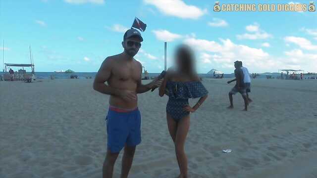 Бразильская девушка: упругие сиськи и согласие на секс.