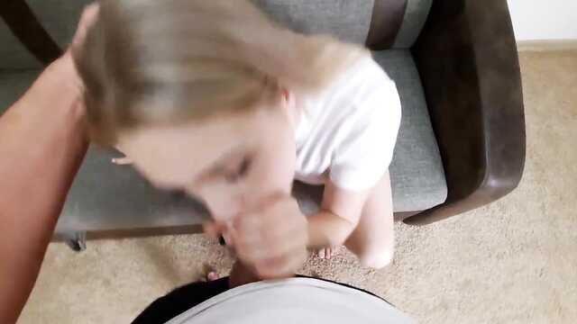 Диванный секс: оральное наслаждение.