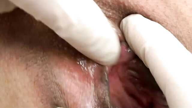 Azjatka przyszła do lekarza i dostała Orgazm