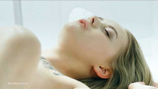 Facet podniecił piękność i delikatnie doprowadził do orgazmu