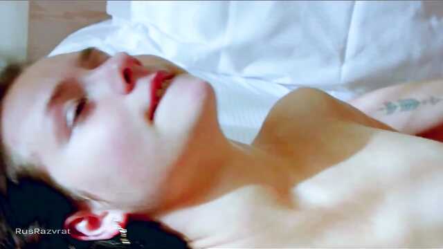 Плоскодонка Matty відчуває оргазм від класичного сексу