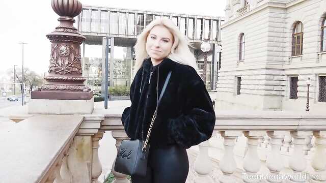 Пикапер захватил молодую блондинку с улицы