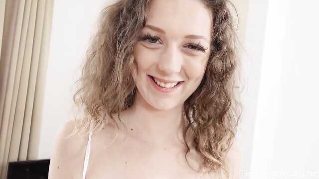 Девушка без лифчика отдалась пикаперу