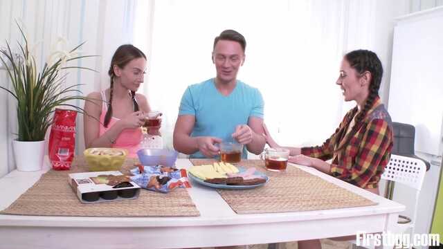 Орыс анальные подруги ублажают жігіт ас