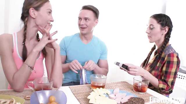 Орыс анальные подруги ублажают жігіт ас